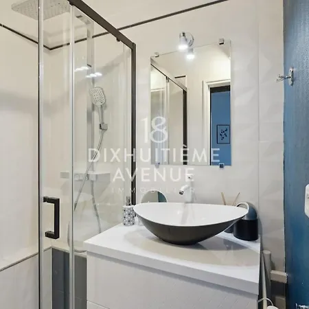 Modernite Et Confort A Montmartre