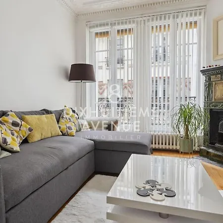 Modernite Et Confort A Montmartre Apartment